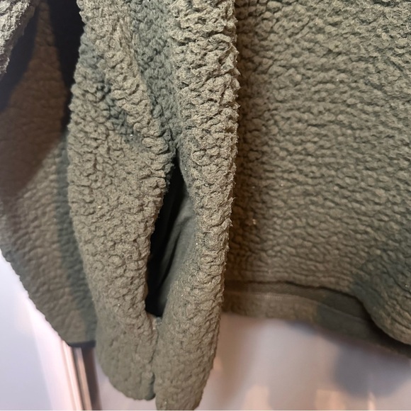 VICTORIA’S SECRET PINK Size L Olive Green Sherpa 1/4 Zip Sweater - Picture 4 of 7
